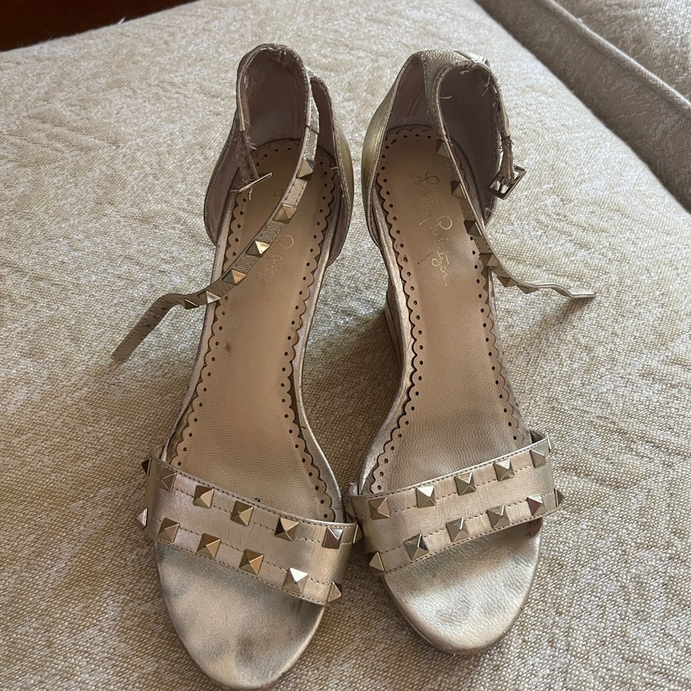 Gold Lilly wedges with strap detail!!
